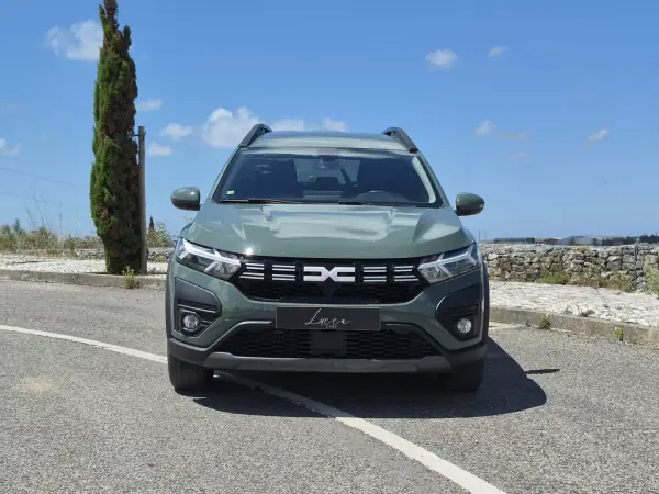 Dacia Jogger 2024 - 18990 EUR, 65878 km - AUTO.MOTO.pt - 65878km - foto 2 de 25