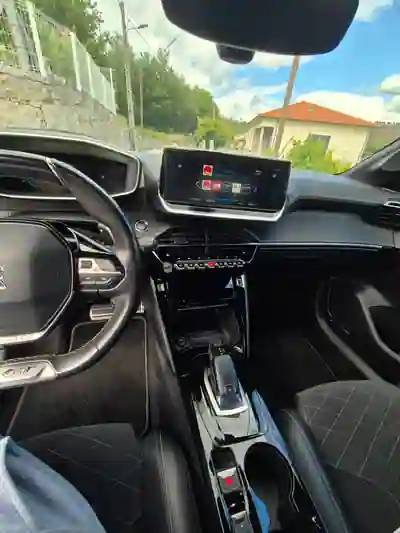 Peugeot 208 2021 - 14250 EUR, 119000 km - AUTO.MOTO.pt - 119000km - foto 13 de 15