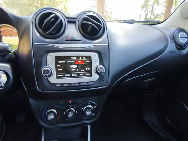 Alfa Romeo MiTo 2018 - 13500 EUR, 89500 km - AUTO.MOTO.pt - 89500km - foto 11 de 14