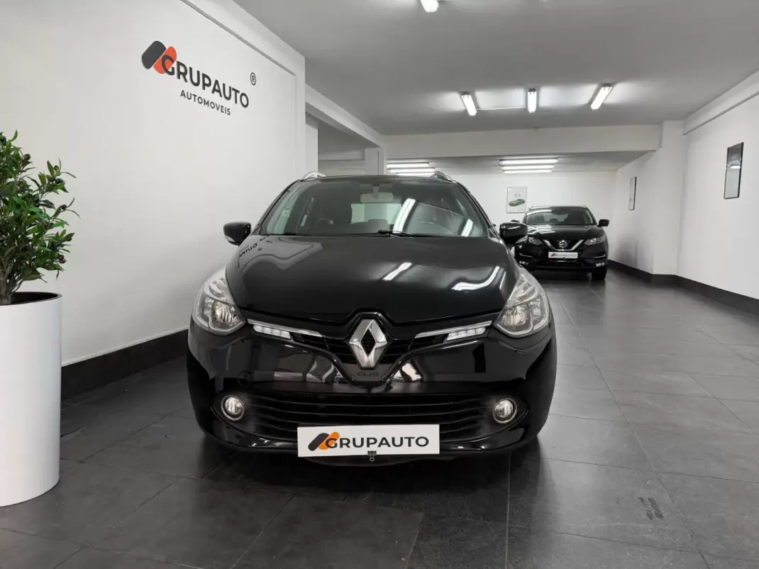 Renault Clio Sport Tourer 2014 - 7750 EUR, 199000 km - AUTO.MOTO.pt - 199000km - foto 2 de 16