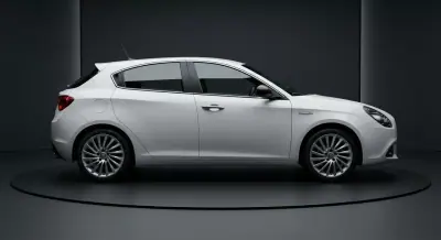 Alfa Romeo Giulietta 2011 - 9990 EUR, 177008 km - AUTO.MOTO.pt - 177008km - foto 6 de 18