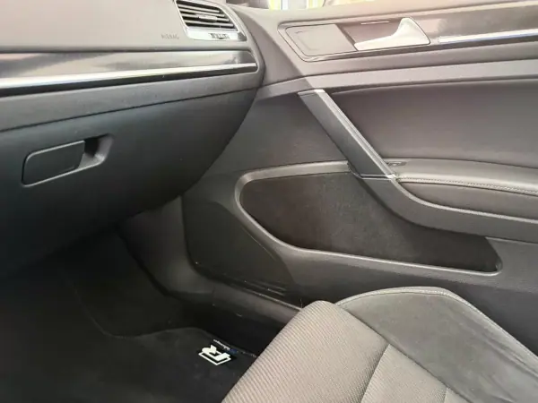Volkswagen Golf 2019 - 33000 EUR, 173865 km - AUTO.MOTO.pt - 173865km - foto 18 de 30