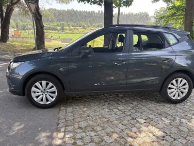SEAT Arona 2025 - 22000 EUR, 10000 km - AUTO.MOTO.pt - 10000km - foto 4 de 27