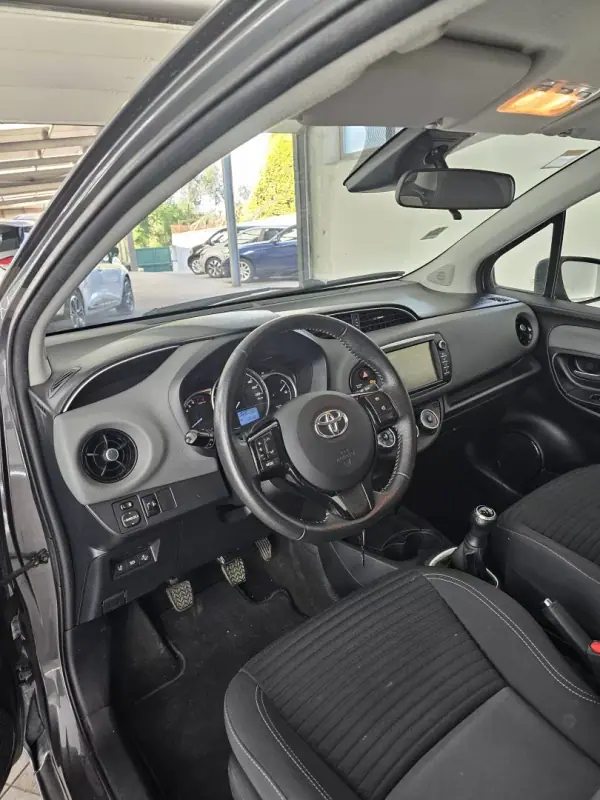 Toyota Yaris 2019 - 13650 EUR, 135421 km - AUTO.MOTO.pt - 135421km - foto 22 de 37