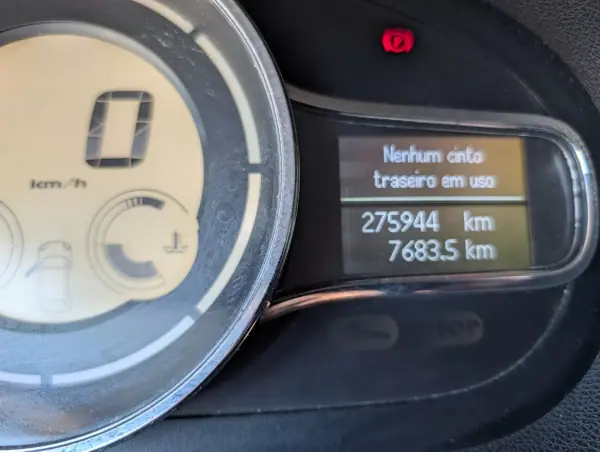 Renault Mégane 2012 - 5500 EUR, 275944 km - AUTO.MOTO.pt - 275944km - foto 18 de 20