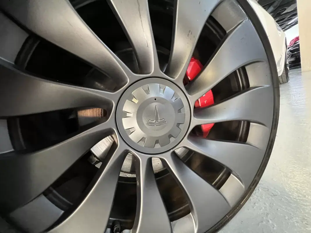 Tesla Model 3 2021 - 31990 EUR, 85000 km - AUTO.MOTO.pt - 85000km - foto 36 de 45