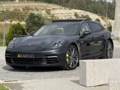Porsche Panamera Sport Turismo 2018 - 64999 EUR, 128000 km - AUTO.MOTO.pt - 128000km - foto 13 de 27