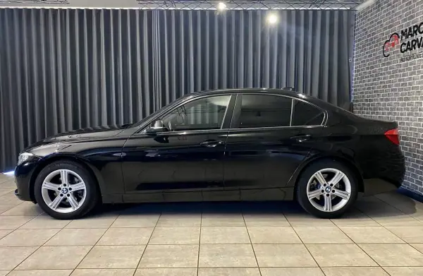 BMW 318 2017 - 17900 EUR, 215000 km - AUTO.MOTO.pt - 215000km - foto 3 de 12
