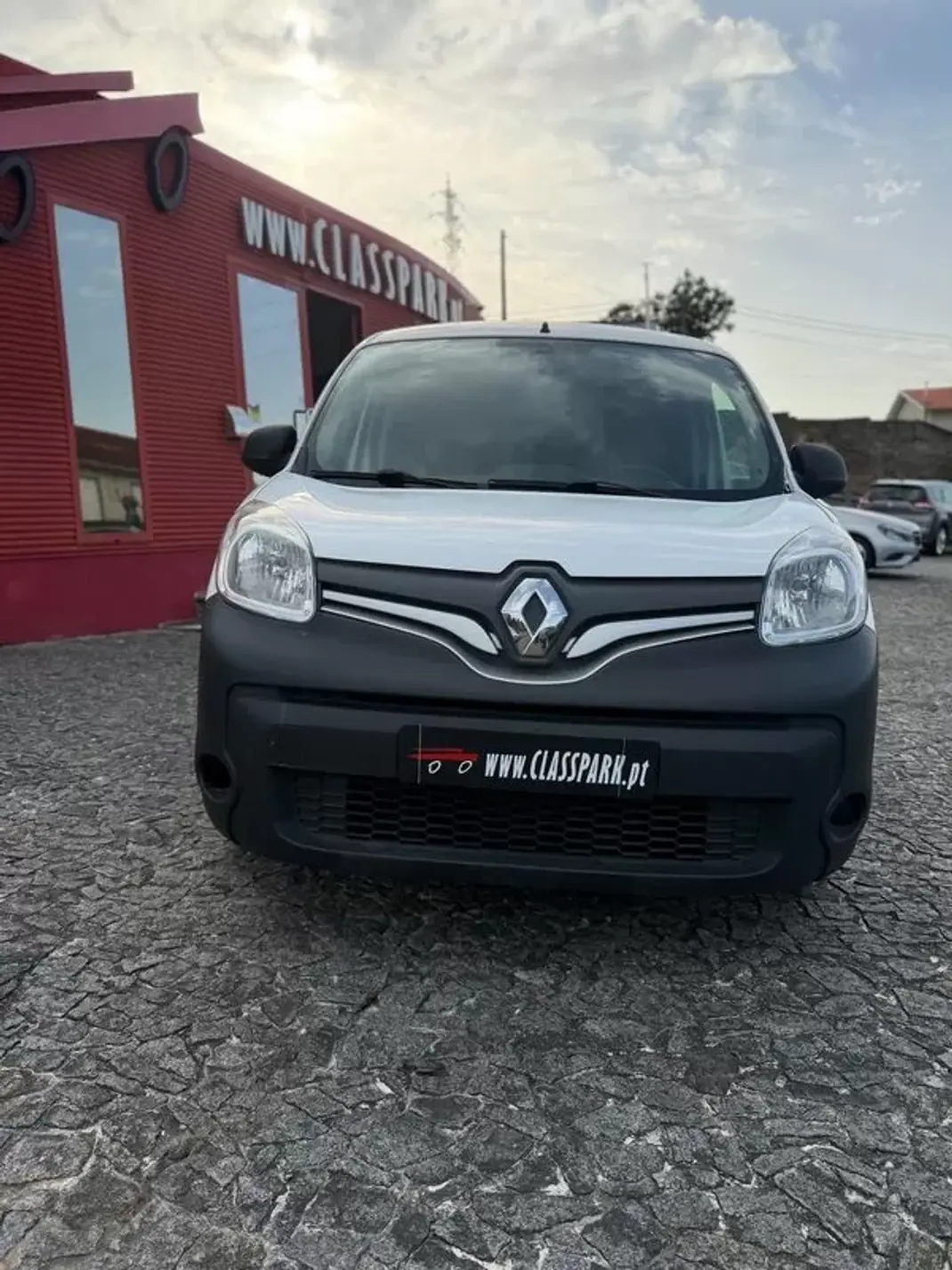 Renault 2016 - 10500 EUR, 180000 km - AUTO.MOTO.pt - 180000km - foto 3 de 7
