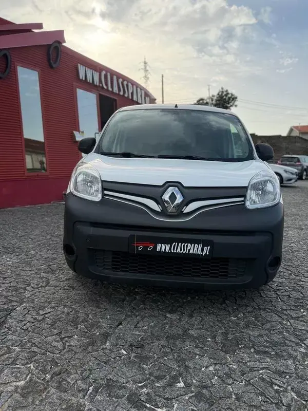 Renault 2016 - 10500 EUR, 180000 km - AUTO.MOTO.pt - 180000km - foto 3 de 7