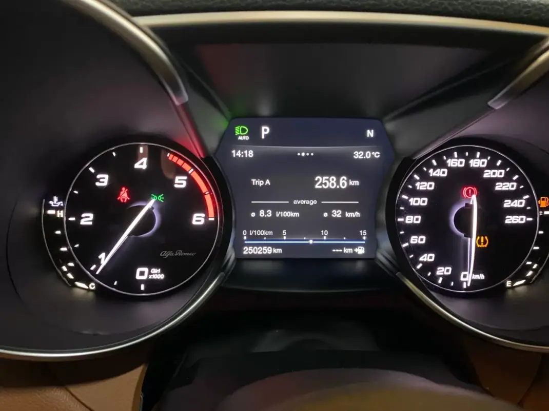 Alfa Romeo Giulia 2016 - 18950 EUR, 250529 km - 250529km - foto 10 de 20
