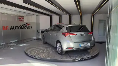 Toyota Auris 2015 — foto 3 de 53