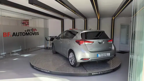 Toyota Auris 2015 — photo 3 of 53