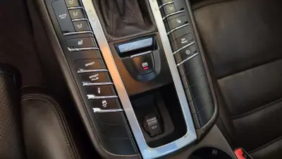 Porsche Macan 2014 - 33900 EUR, 211992 km - AUTO.MOTO.pt - 211992km - foto 44 de 58