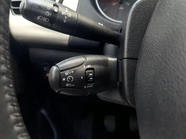 Citroën C-Elysée 2018 - 12500 EUR, 63213 km - AUTO.MOTO.pt - 63213km - foto 16 de 25