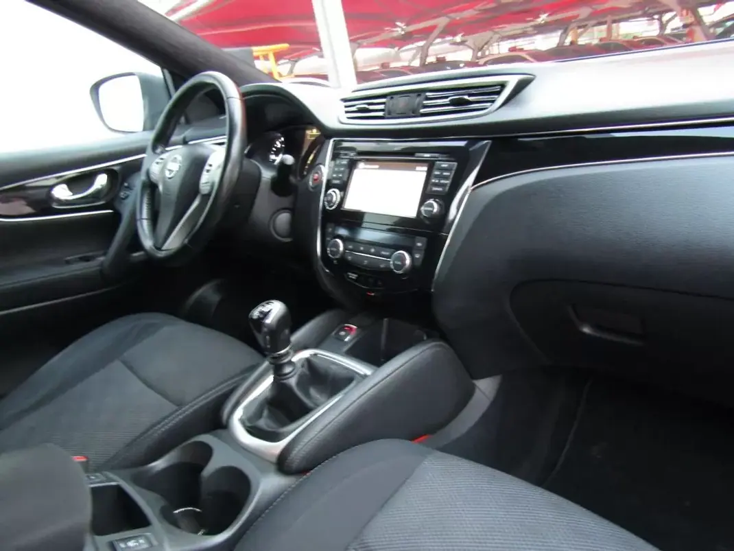 Nissan Qashqai 2017 - 16749 EUR, 121547 km - 121547km - foto 8 de 30
