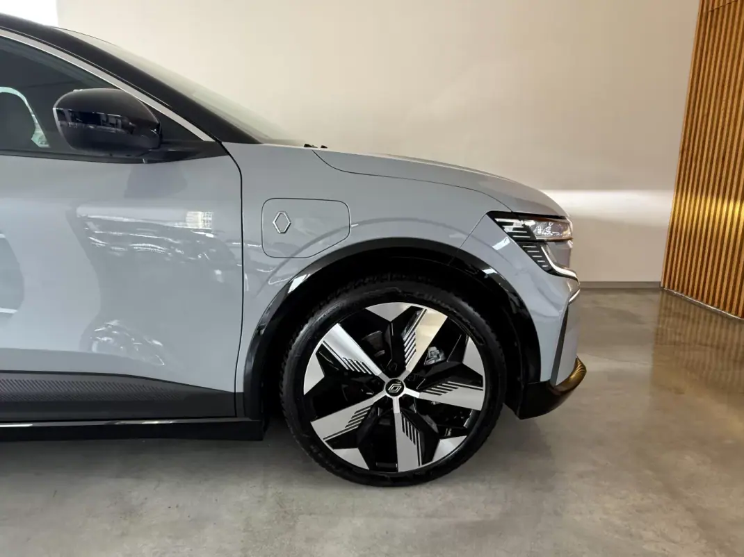 Renault Mégane E-Tech 2022 - 24999 EUR, 27000 km - AUTO.MOTO.pt - 27000km - foto 35 de 116