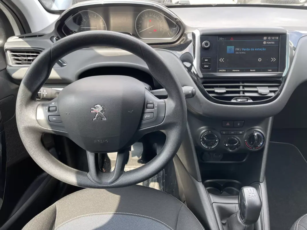 Peugeot 208 2019 - 11900 EUR, 56000 km - 56000km - foto 8 de 13