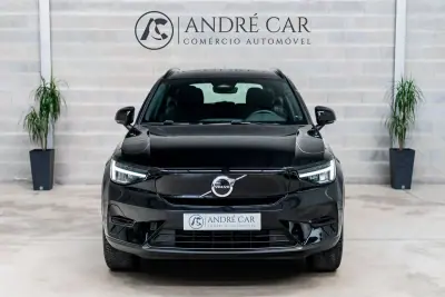 Volvo XC 40 2023 — foto 3 de 46