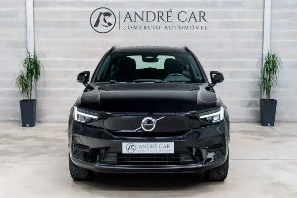 Volvo XC 40 2023 — foto 3 de 46