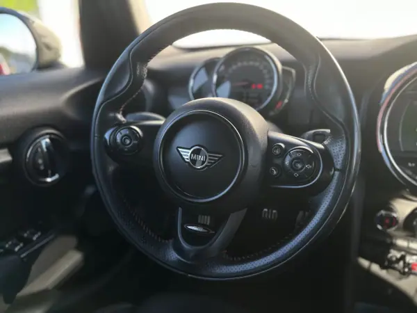 MINI 5 Portas 2019 - 15790 EUR, 179000 km - AUTO.MOTO.pt - 179000km - foto 22 de 39