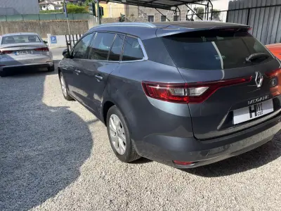 Renault Mégane Sport Tourer 2019 - 12500 EUR, 232000 km - AUTO.MOTO.pt - 232000km - foto 6 de 16
