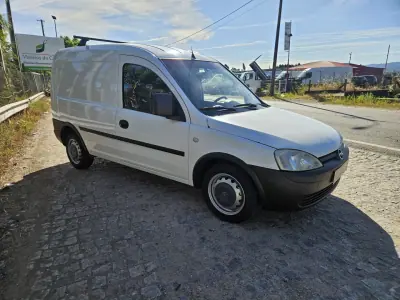 Opel COMBO 2004 - 3250 EUR, 310000 km - AUTO.MOTO.pt - 310000km - foto 3 de 9