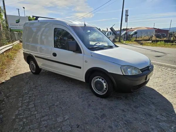 Opel COMBO 2004 - 3250 EUR, 310000 km - AUTO.MOTO.pt - 310000km - foto 3 de 9