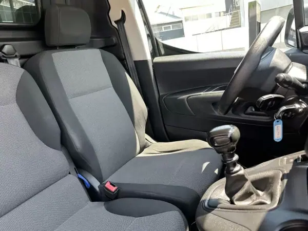 Peugeot Partner 1.5HDI 3lugares 2019 - 12900 EUR, 117000 km - AUTO.MOTO.pt - 117000km - foto 44 de 52