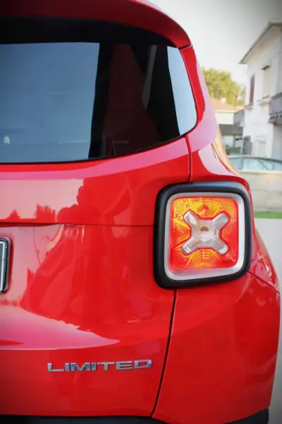 Jeep Renegade 2018 - 14990 EUR, 116000 km - AUTO.MOTO.pt - 116000km - foto 36 de 36