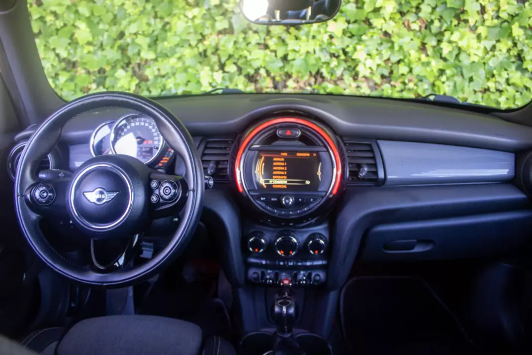 MINI One 2015 - 11900 EUR, 194500 km - AUTO.MOTO.pt - 194500km - foto 14 de 18