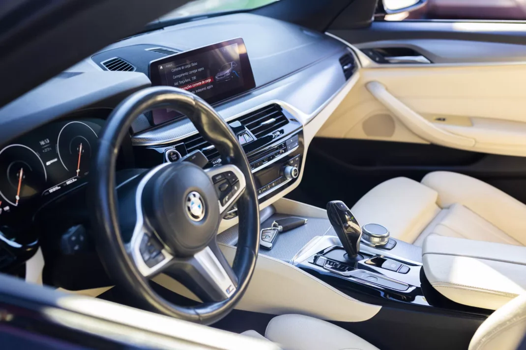 BMW 530e 2019 - 26850 EUR, 181810 km - AUTO.MOTO.pt - 181810km - foto 21 de 47