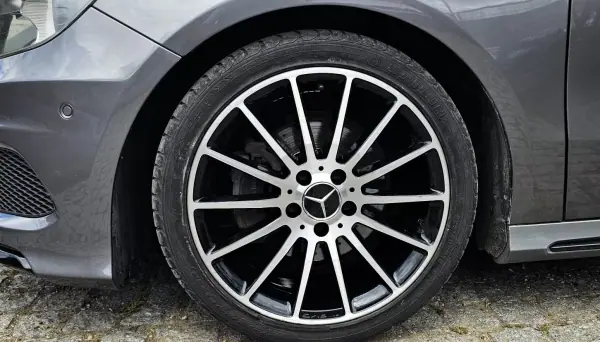 Mercedes-Benz A 180 2013 - 16500 EUR, 180000 km - AUTO.MOTO.pt - 180000km - foto 17 de 20