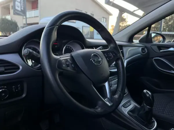 Opel Astra 2016 - 13990 EUR, 190000 km - AUTO.MOTO.pt - 190000km - foto 17 de 33