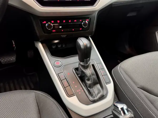 SEAT Arona 2018 - 18500 EUR, 136000 km - AUTO.MOTO.pt - 136000km - foto 19 de 28