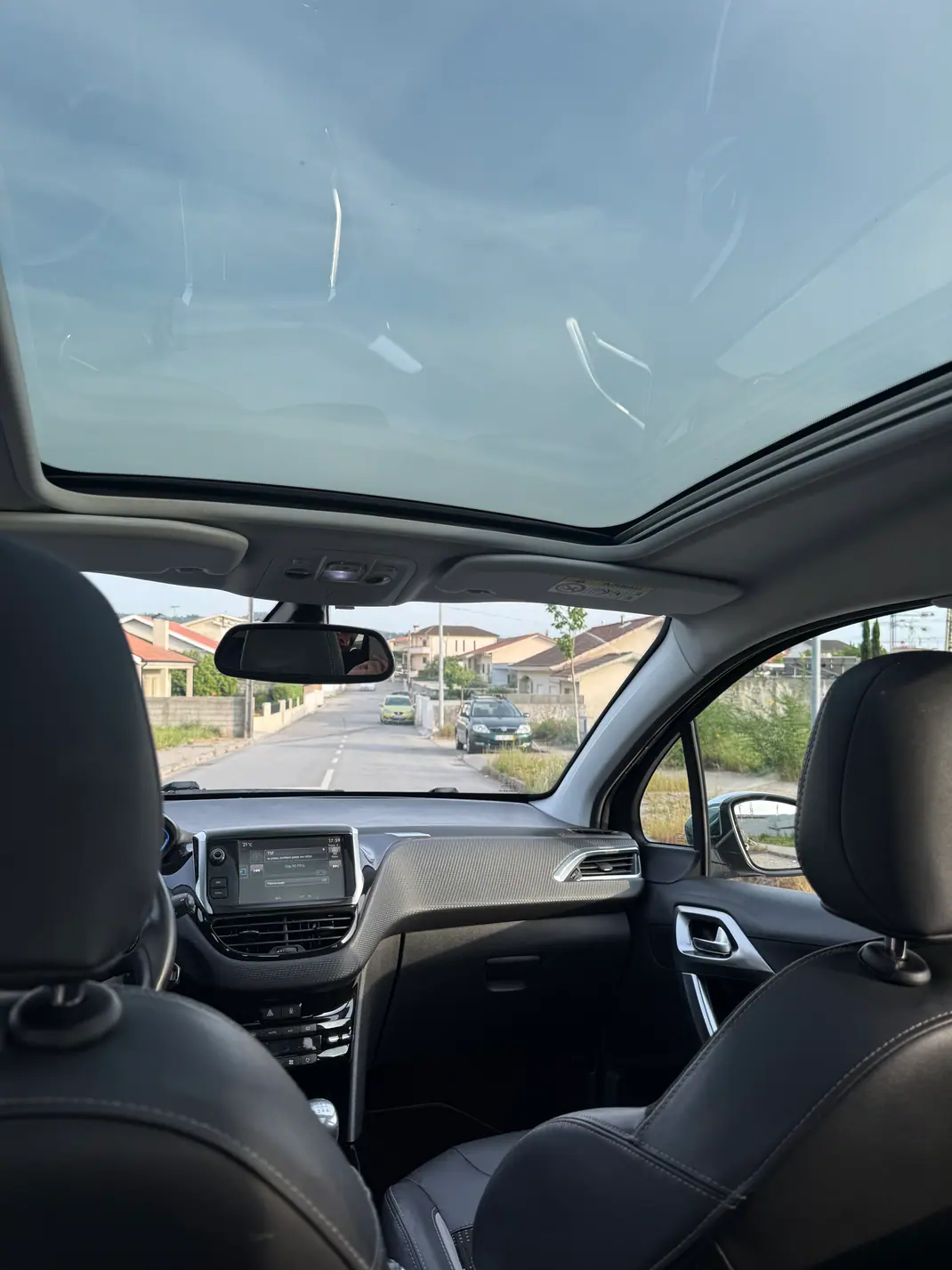 Peugeot 2008 2016 - 10900 EUR, 160000 km - AUTO.MOTO.pt - 160000km - foto 9 de 9