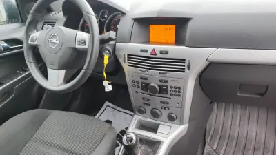 Opel 2010 - 5580 EUR, 219987 km - AUTO.MOTO.pt - 219987km - foto 15 de 20