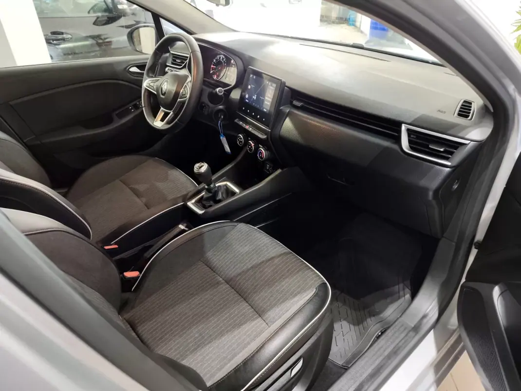 Renault Clio 2021 - 12750 EUR, 76000 km - 76000km - foto 22 de 24