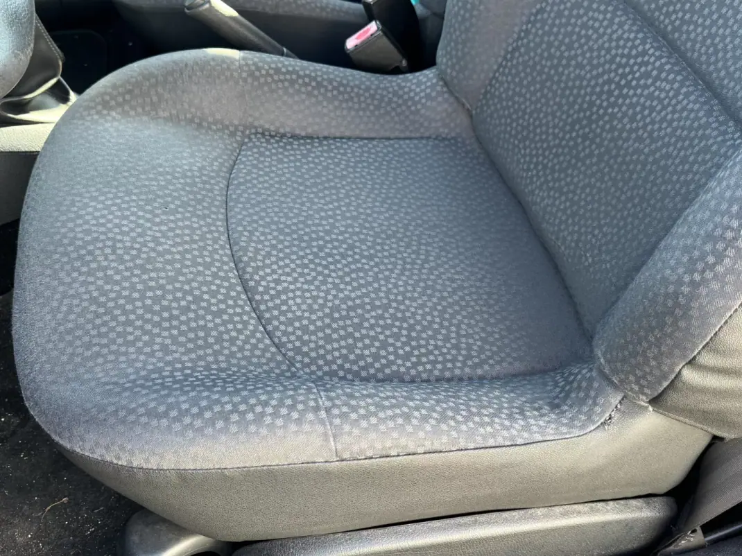 Renault Clio 2006 - 3500 EUR, 238000 km - AUTO.MOTO.pt - 238000km - foto 10 de 12