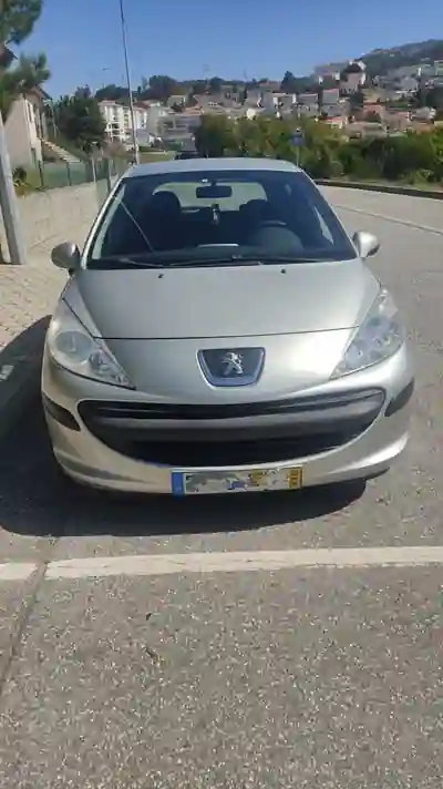 Peugeot 207 2008 — foto 4 de 11