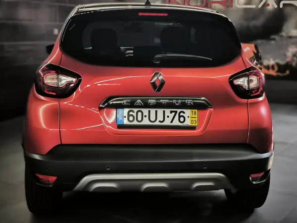 Renault Captur 2018 - 11950 EUR, 117800 km - AUTO.MOTO.pt - 117800km - foto 3 de 20