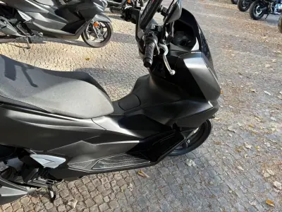 Honda PCX 125 2025 - 3300 EUR, 1975 km - foto 6 de 15