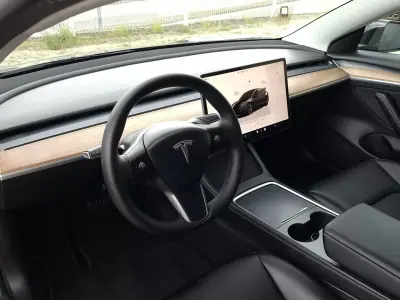 Tesla Model 3 2022 - 36490 EUR, 19253 km - AUTO.MOTO.pt - 19253km - foto 9 de 18