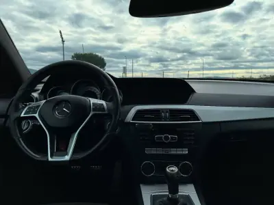 Mercedes-Benz C 180 2012 - 14950 EUR, 285000 km - AUTO.MOTO.pt - 285000km - foto 12 de 20