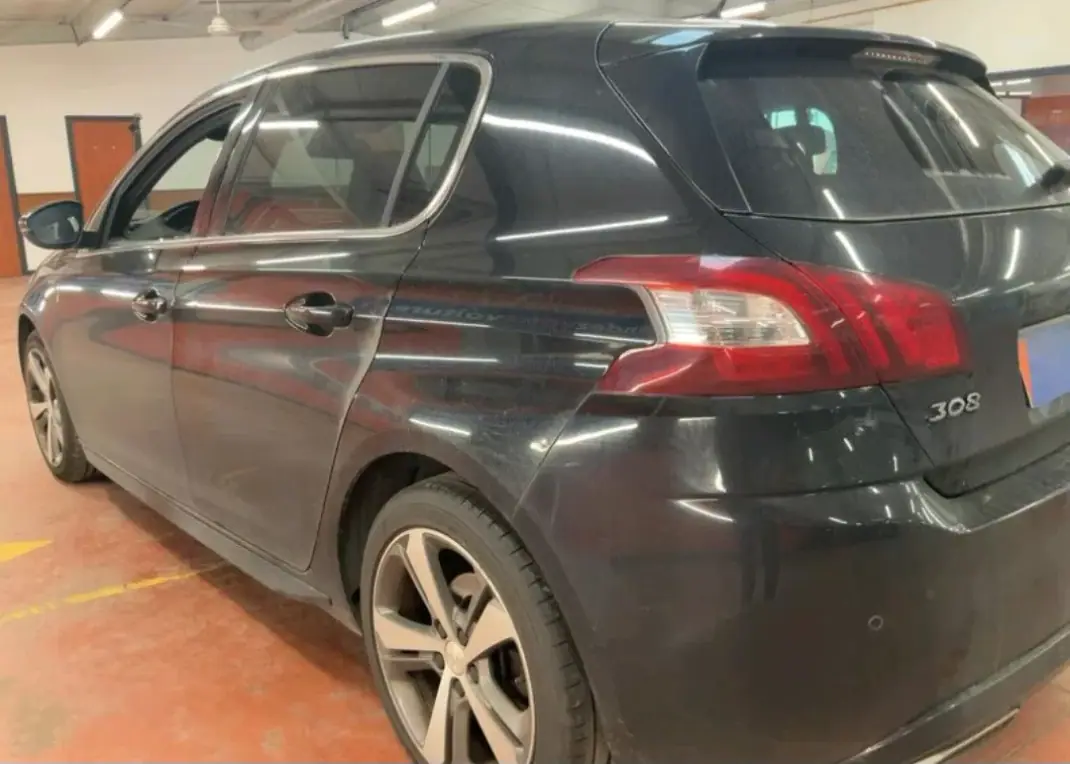 Peugeot 308 2015 - 10490 EUR, 139044 km - AUTO.MOTO.pt - 139044km - foto 2 de 6
