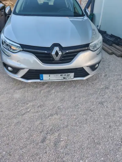 Renault Mégane Sport Tourer 2020 - 13750 EUR, 134000 km - AUTO.MOTO.pt - 134000km - foto 6 de 21