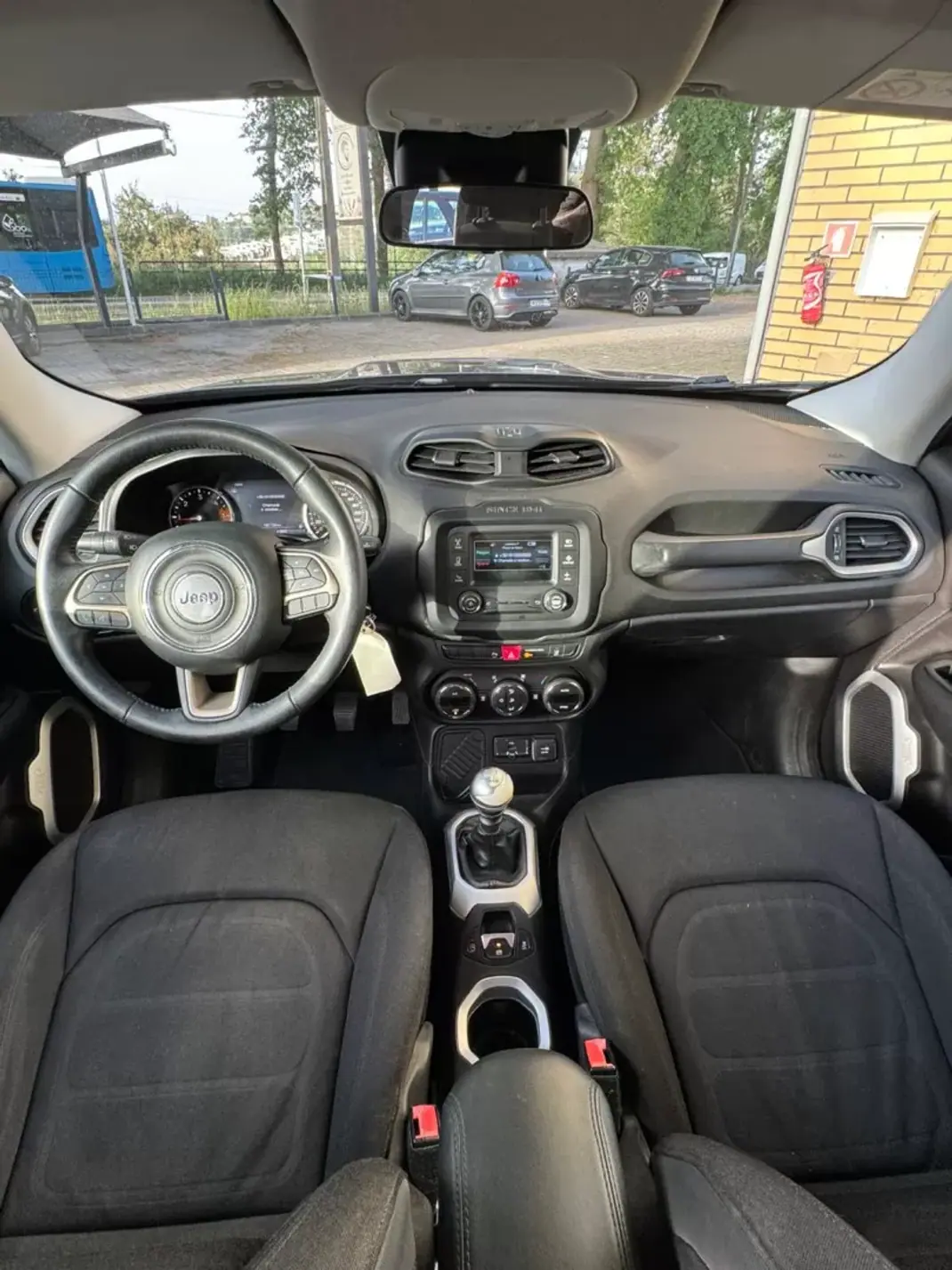 Jeep Renegade 2016 - 13900 EUR, 187700 km - AUTO.MOTO.pt - 187700km - foto 12 de 13