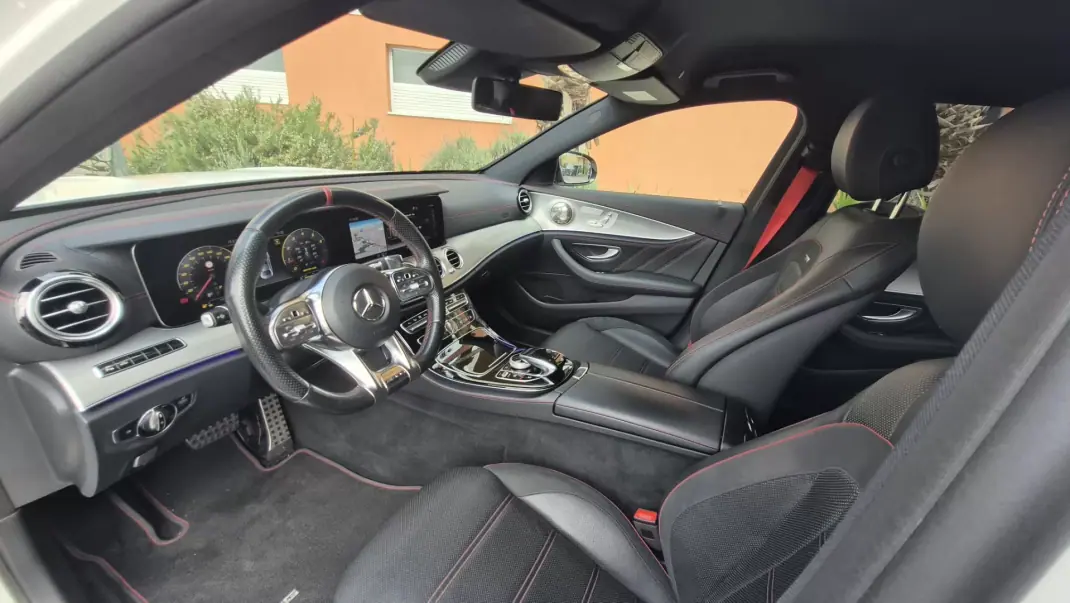 Mercedes-Benz E 53 AMG 2019 - 49980 EUR, 150000 km - AUTO.MOTO.pt - 150000km - foto 4 de 20