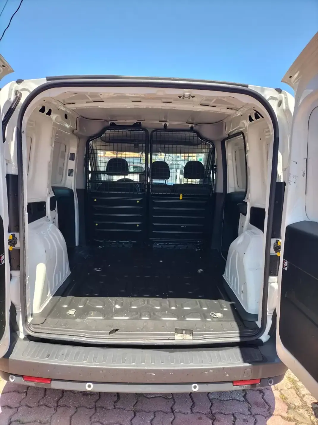Fiat Doblo 2021 - 14950 EUR, 90000 km - AUTO.MOTO.pt - 90000km - foto 7 de 11