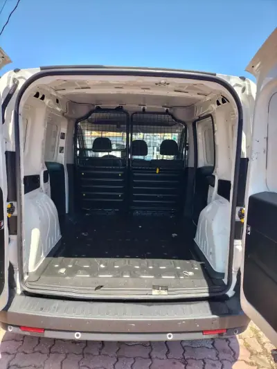 Fiat Doblo 2021 - 14950 EUR, 90000 km - AUTO.MOTO.pt - 90000km - foto 7 de 11